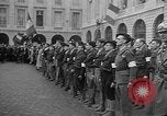 Standbild französischen Widerstandskämpfer übernehmen Sie die Kontrolle Reims Frankreich, 1944, aus Sekunde 34 historischem Filmmaterial Videoclip 65675055076