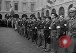 Standbild französischen Widerstandskämpfer übernehmen Sie die Kontrolle Reims Frankreich, 1944, aus Sekunde 36 historischem Filmmaterial Videoclip 65675055076