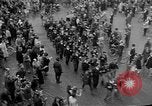 Standbild französischen Widerstandskämpfer übernehmen Sie die Kontrolle Reims Frankreich, 1944, aus Sekunde 41 historischem Filmmaterial Videoclip 65675055076