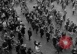 Standbild französischen Widerstandskämpfer übernehmen Sie die Kontrolle Reims Frankreich, 1944, aus Sekunde 42 historischem Filmmaterial Videoclip 65675055076