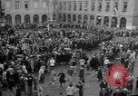 Standbild französischen Widerstandskämpfer übernehmen Sie die Kontrolle Reims Frankreich, 1944, aus Sekunde 44 historischem Filmmaterial Videoclip 65675055076