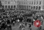 Standbild französischen Widerstandskämpfer übernehmen Sie die Kontrolle Reims Frankreich, 1944, aus Sekunde 46 historischem Filmmaterial Videoclip 65675055076