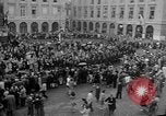 Standbild französischen Widerstandskämpfer übernehmen Sie die Kontrolle Reims Frankreich, 1944, aus Sekunde 47 historischem Filmmaterial Videoclip 65675055076