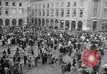 Standbild französischen Widerstandskämpfer übernehmen Sie die Kontrolle Reims Frankreich, 1944, aus Sekunde 49 historischem Filmmaterial Videoclip 65675055076