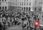 Standbild französischen Widerstandskämpfer übernehmen Sie die Kontrolle Reims Frankreich, 1944, aus Sekunde 50 historischem Filmmaterial Videoclip 65675055076