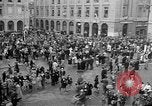 Standbild französischen Widerstandskämpfer übernehmen Sie die Kontrolle Reims Frankreich, 1944, aus Sekunde 51 historischem Filmmaterial Videoclip 65675055076