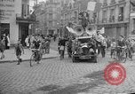 Standbild französischen Widerstandskämpfer übernehmen Sie die Kontrolle Reims Frankreich, 1944, aus Sekunde 53 historischem Filmmaterial Videoclip 65675055076