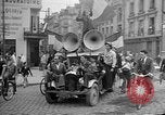 Standbild französischen Widerstandskämpfer übernehmen Sie die Kontrolle Reims Frankreich, 1944, aus Sekunde 55 historischem Filmmaterial Videoclip 65675055076
