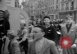 Standbild französischen Widerstandskämpfer übernehmen Sie die Kontrolle Reims Frankreich, 1944, aus Sekunde 58 historischem Filmmaterial Videoclip 65675055076