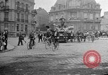 Standbild französischen Widerstandskämpfer übernehmen Sie die Kontrolle Reims Frankreich, 1944, aus Sekunde 59 historischem Filmmaterial Videoclip 65675055076