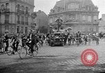 Standbild französischen Widerstandskämpfer übernehmen Sie die Kontrolle Reims Frankreich, 1944, aus Sekunde 60 historischem Filmmaterial Videoclip 65675055076