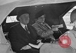 Image des membres britanniques du Parlement visiter Camp de concentration Buchenwald Allemagne, 1945, de la seconde 12 séquences d'archives historiques vidéo 65675055079