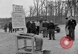 Image des membres britanniques du Parlement visiter Camp de concentration Buchenwald Allemagne, 1945, de la seconde 17 séquences d'archives historiques vidéo 65675055079