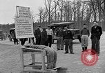 Image des membres britanniques du Parlement visiter Camp de concentration Buchenwald Allemagne, 1945, de la seconde 21 séquences d'archives historiques vidéo 65675055079