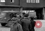 Image des membres britanniques du Parlement visiter Camp de concentration Buchenwald Allemagne, 1945, de la seconde 28 séquences d'archives historiques vidéo 65675055079
