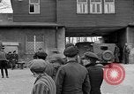 Image des membres britanniques du Parlement visiter Camp de concentration Buchenwald Allemagne, 1945, de la seconde 38 séquences d'archives historiques vidéo 65675055079