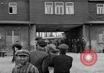 Image des membres britanniques du Parlement visiter Camp de concentration Buchenwald Allemagne, 1945, de la seconde 42 séquences d'archives historiques vidéo 65675055079