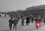 Image des membres britanniques du Parlement visiter Camp de concentration Buchenwald Allemagne, 1945, de la seconde 43 séquences d'archives historiques vidéo 65675055079