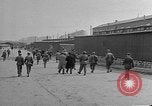 Image des membres britanniques du Parlement visiter Camp de concentration Buchenwald Allemagne, 1945, de la seconde 48 séquences d'archives historiques vidéo 65675055079