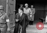 Image des membres britanniques du Parlement visiter Camp de concentration Buchenwald Allemagne, 1945, de la seconde 61 séquences d'archives historiques vidéo 65675055079