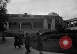 Standbild anglo-amerikanischen NS-Internierungslager Vittel Frankreich, 1944, aus Sekunde 7 historischem Filmmaterial Videoclip 65675055087