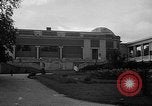 Standbild anglo-amerikanischen NS-Internierungslager Vittel Frankreich, 1944, aus Sekunde 10 historischem Filmmaterial Videoclip 65675055087