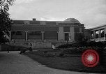 Standbild anglo-amerikanischen NS-Internierungslager Vittel Frankreich, 1944, aus Sekunde 11 historischem Filmmaterial Videoclip 65675055087