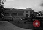 Standbild anglo-amerikanischen NS-Internierungslager Vittel Frankreich, 1944, aus Sekunde 13 historischem Filmmaterial Videoclip 65675055087