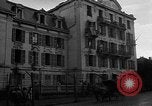 Standbild anglo-amerikanischen NS-Internierungslager Vittel Frankreich, 1944, aus Sekunde 34 historischem Filmmaterial Videoclip 65675055087