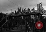 Standbild anglo-amerikanischen NS-Internierungslager Vittel Frankreich, 1944, aus Sekunde 35 historischem Filmmaterial Videoclip 65675055087