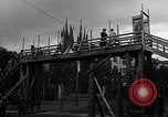 Standbild anglo-amerikanischen NS-Internierungslager Vittel Frankreich, 1944, aus Sekunde 37 historischem Filmmaterial Videoclip 65675055087