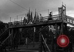 Standbild anglo-amerikanischen NS-Internierungslager Vittel Frankreich, 1944, aus Sekunde 38 historischem Filmmaterial Videoclip 65675055087