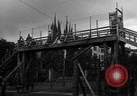 Standbild anglo-amerikanischen NS-Internierungslager Vittel Frankreich, 1944, aus Sekunde 40 historischem Filmmaterial Videoclip 65675055087
