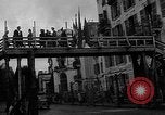 Standbild anglo-amerikanischen NS-Internierungslager Vittel Frankreich, 1944, aus Sekunde 42 historischem Filmmaterial Videoclip 65675055087