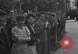 Standbild anglo-amerikanischen NS-Internierungslager Vittel Frankreich, 1944, aus Sekunde 53 historischem Filmmaterial Videoclip 65675055087
