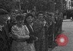 Standbild anglo-amerikanischen NS-Internierungslager Vittel Frankreich, 1944, aus Sekunde 54 historischem Filmmaterial Videoclip 65675055087