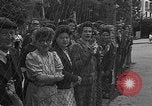Standbild anglo-amerikanischen NS-Internierungslager Vittel Frankreich, 1944, aus Sekunde 55 historischem Filmmaterial Videoclip 65675055087