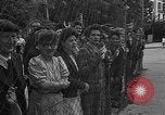 Standbild anglo-amerikanischen NS-Internierungslager Vittel Frankreich, 1944, aus Sekunde 56 historischem Filmmaterial Videoclip 65675055087
