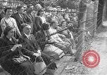 Standbild anglo-amerikanischen NS-Internierungslager Vittel Frankreich, 1944, aus Sekunde 60 historischem Filmmaterial Videoclip 65675055087