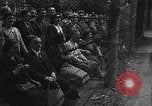 Standbild anglo-amerikanischen NS-Internierungslager Vittel Frankreich, 1944, aus Sekunde 61 historischem Filmmaterial Videoclip 65675055087
