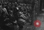 Standbild anglo-amerikanischen NS-Internierungslager Vittel Frankreich, 1944, aus Sekunde 62 historischem Filmmaterial Videoclip 65675055087