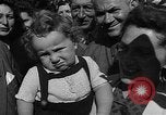 Standbild anglo-amerikanischen NS-Lager Vittel Frankreich, 1944, aus Sekunde 16 historischem Filmmaterial Videoclip 65675055088