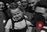 Standbild anglo-amerikanischen NS-Lager Vittel Frankreich, 1944, aus Sekunde 17 historischem Filmmaterial Videoclip 65675055088