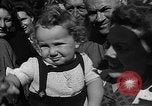 Standbild anglo-amerikanischen NS-Lager Vittel Frankreich, 1944, aus Sekunde 18 historischem Filmmaterial Videoclip 65675055088
