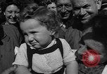 Standbild anglo-amerikanischen NS-Lager Vittel Frankreich, 1944, aus Sekunde 23 historischem Filmmaterial Videoclip 65675055088
