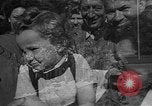 Standbild anglo-amerikanischen NS-Lager Vittel Frankreich, 1944, aus Sekunde 24 historischem Filmmaterial Videoclip 65675055088