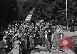 Standbild anglo-amerikanischen NS-Lager Vittel Frankreich, 1944, aus Sekunde 27 historischem Filmmaterial Videoclip 65675055088