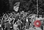 Standbild anglo-amerikanischen NS-Lager Vittel Frankreich, 1944, aus Sekunde 28 historischem Filmmaterial Videoclip 65675055088