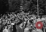 Standbild anglo-amerikanischen NS-Lager Vittel Frankreich, 1944, aus Sekunde 29 historischem Filmmaterial Videoclip 65675055088