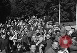 Standbild anglo-amerikanischen NS-Lager Vittel Frankreich, 1944, aus Sekunde 32 historischem Filmmaterial Videoclip 65675055088